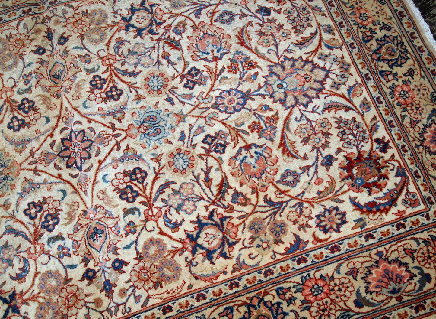 Handmade antique Persian Kashan rug, 1910s