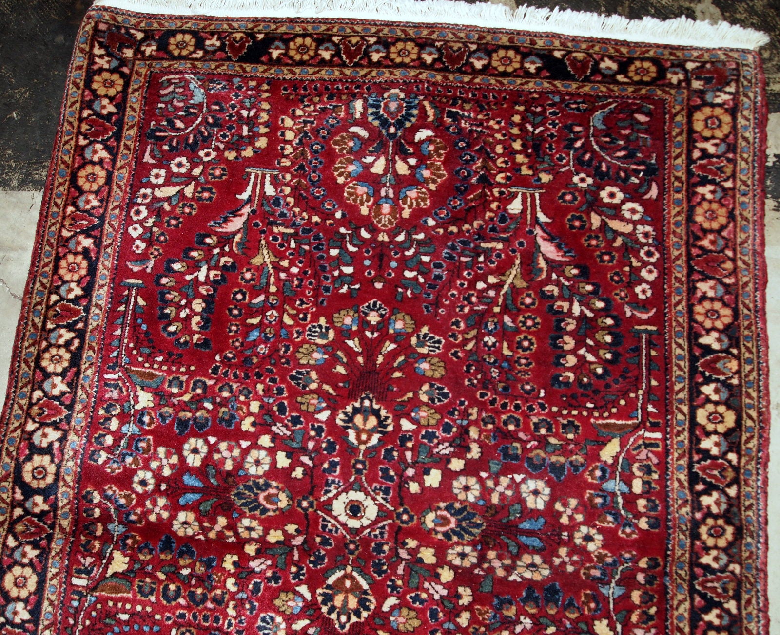 Handmade antique Persian Sarouk rug, 1920s