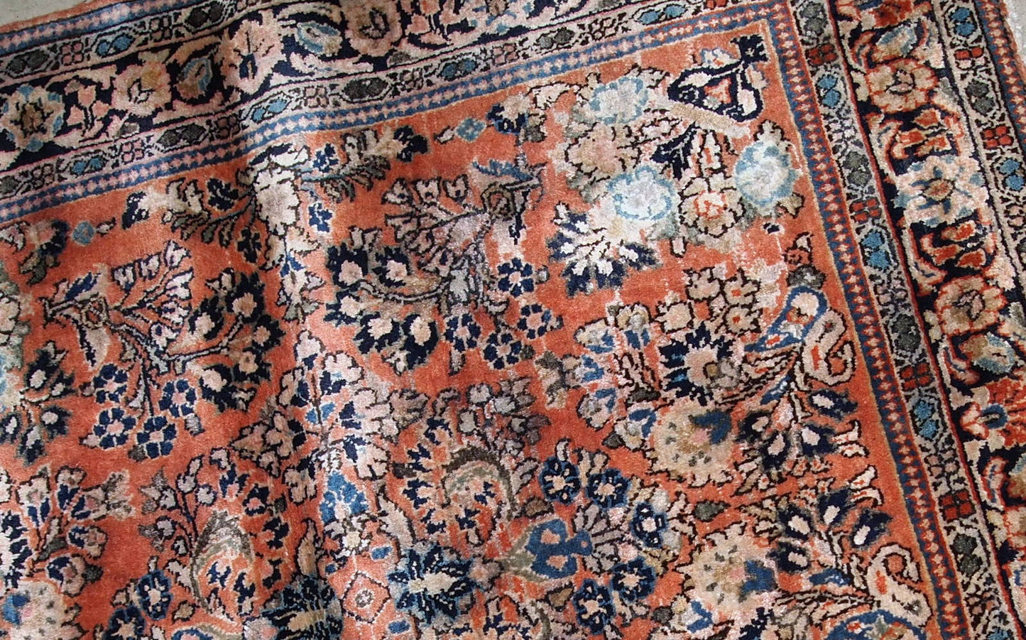 Handmade antique Persian Sarouk rug, 1920s