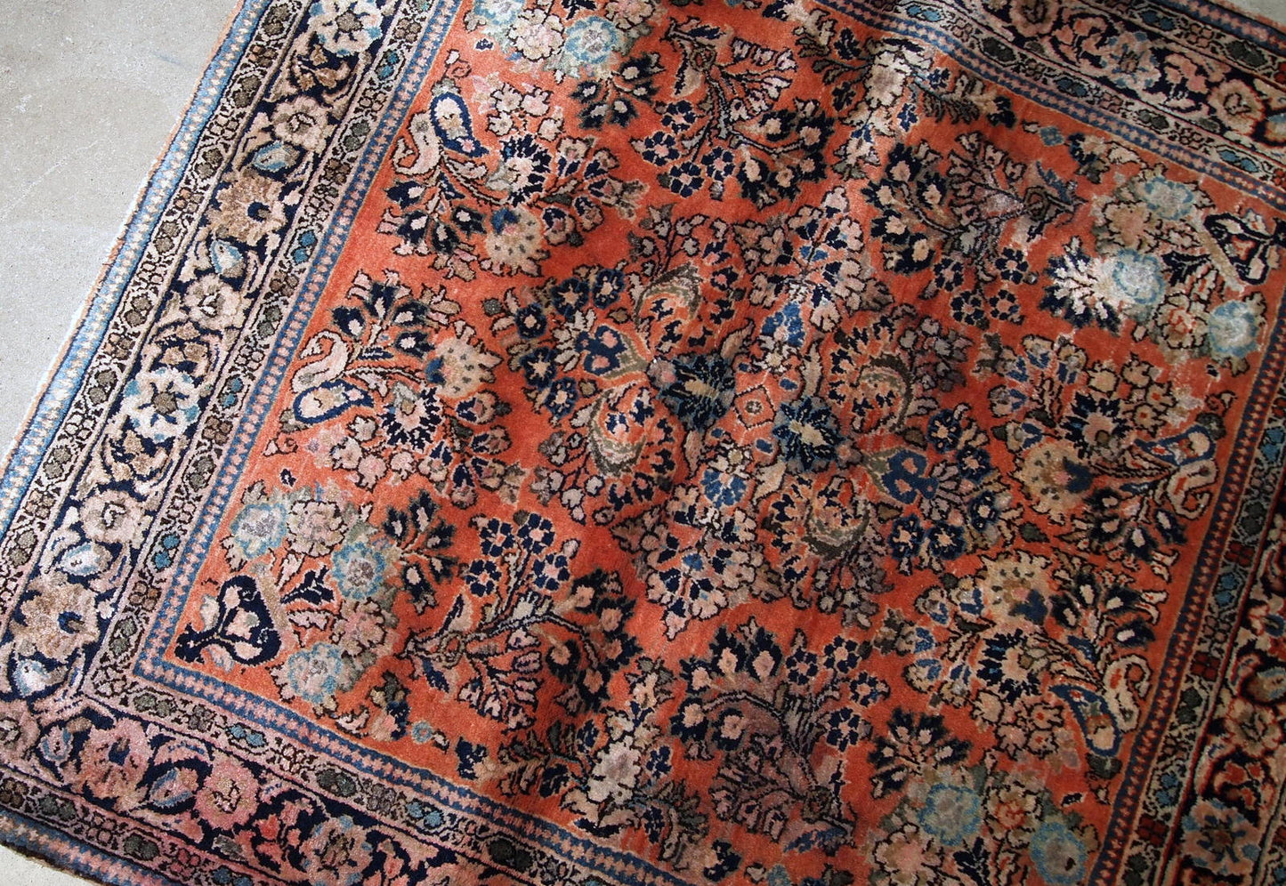 Handmade antique Persian Sarouk rug, 1920s