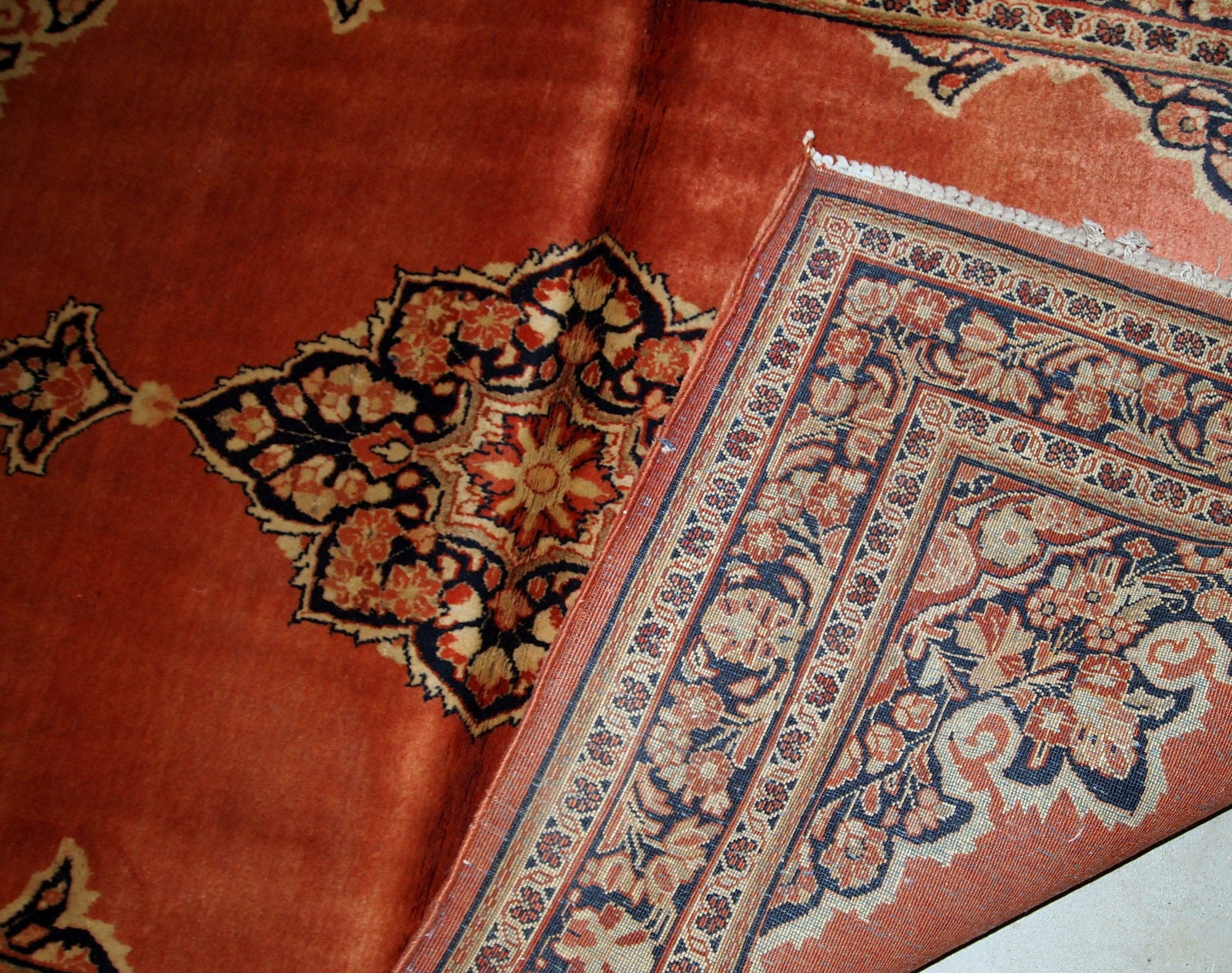 Handmade antique Persian Sarouk rug, 1920s