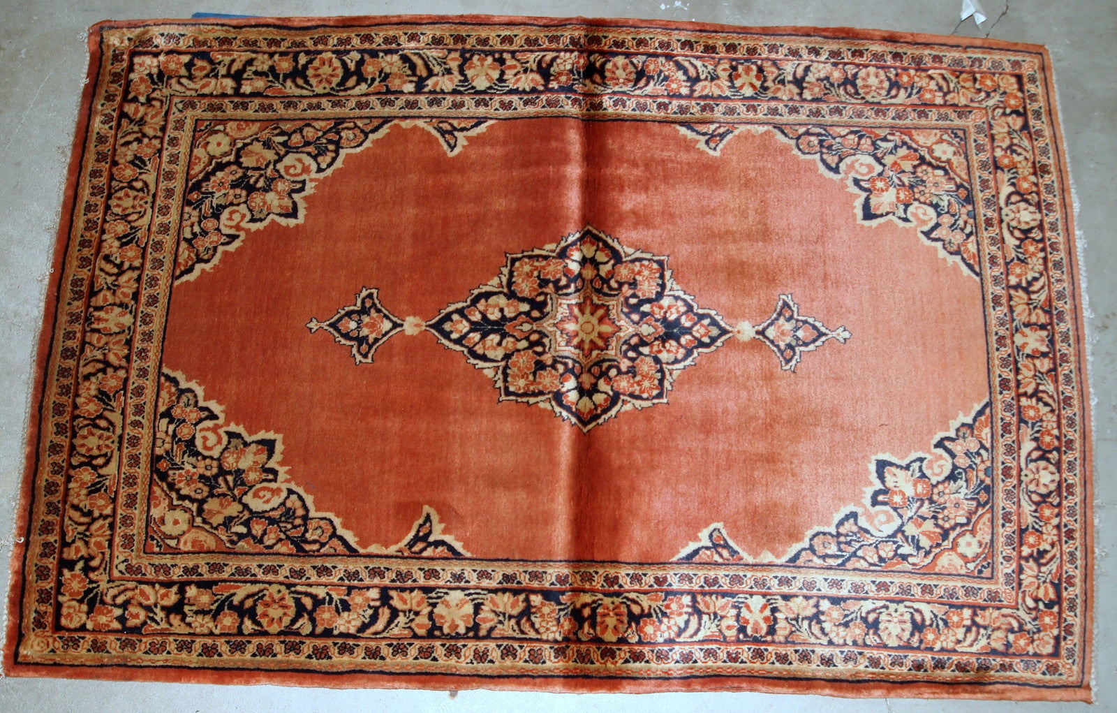 Handmade antique Persian Sarouk rug, 1920s