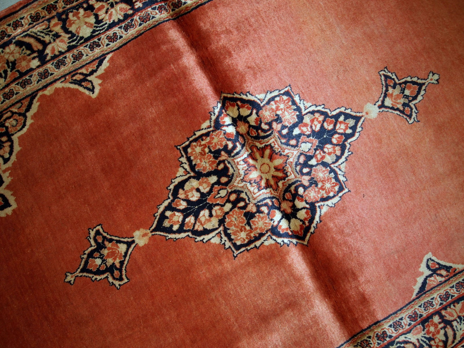 Handmade antique Persian Sarouk rug, 1920s