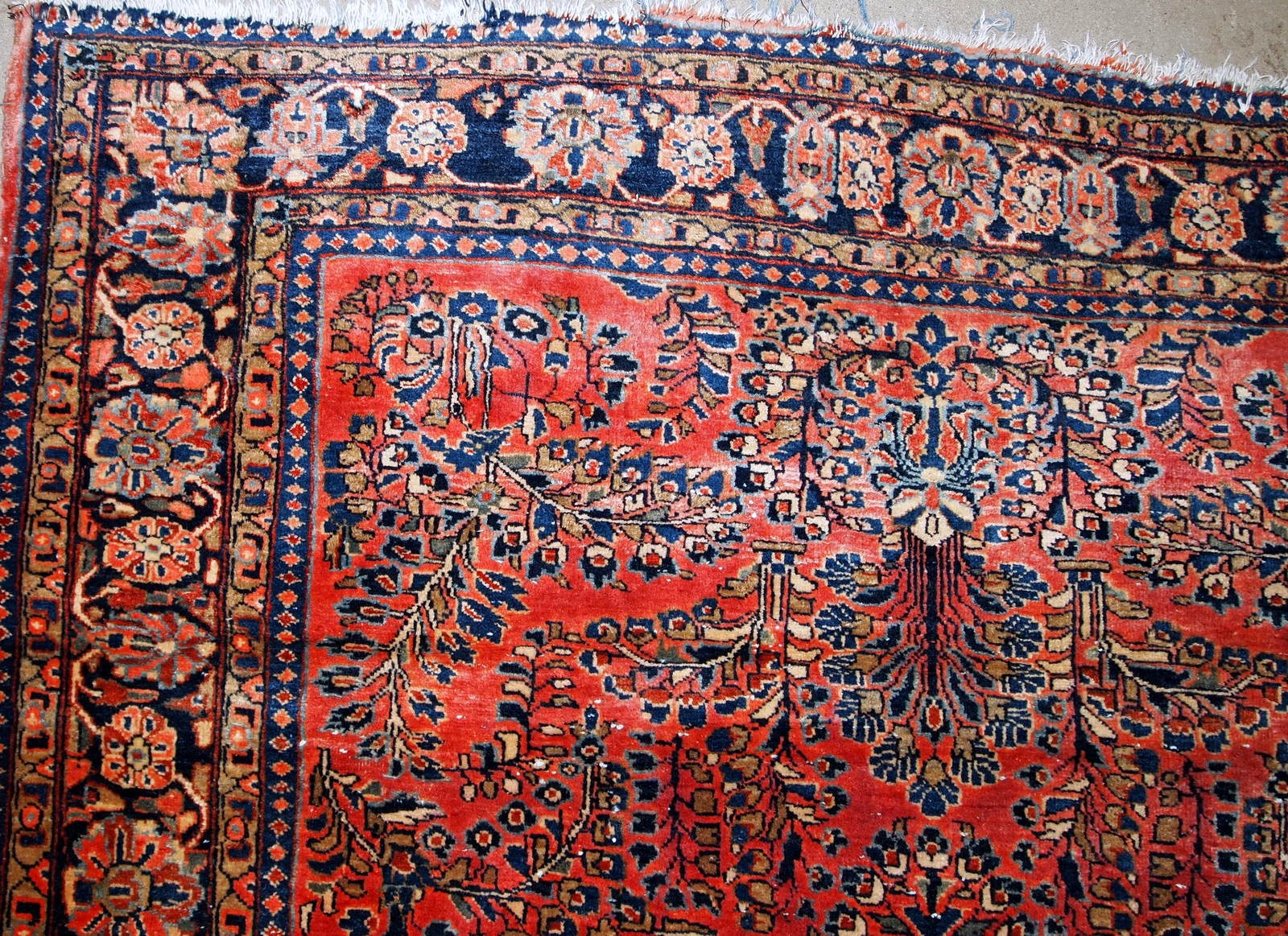 Handmade antique Persian Sarouk rug, 1920s