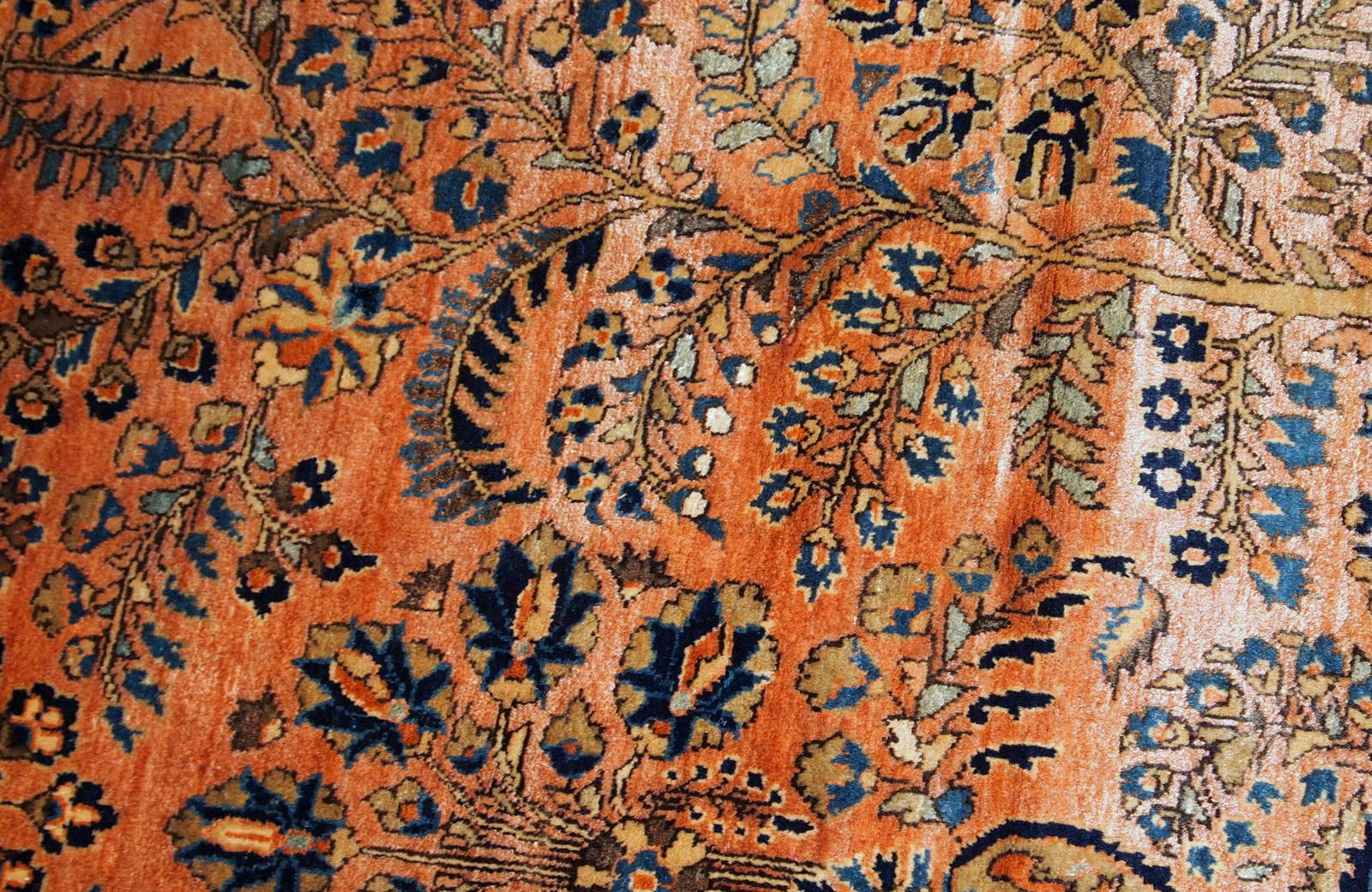 Handmade antique Persian Sarouk rug, 1920s