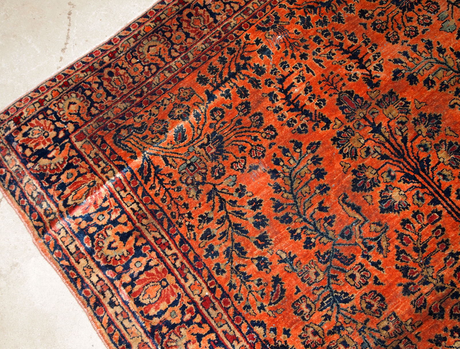 Handmade antique Persian Sarouk rug, 1920s
