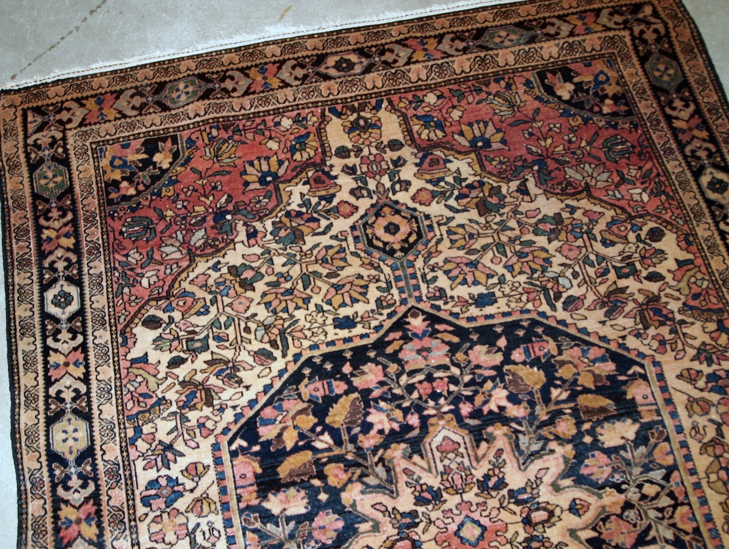 Handmade antique Persian Sarouk Farahan rug, 1900s
