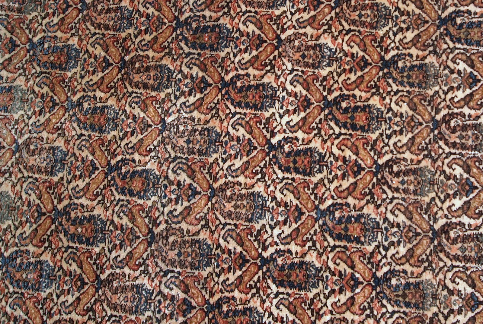 Handmade antique Farahan rug in original good condition. The rug has been made in the beginning of 20th century with all-over design.