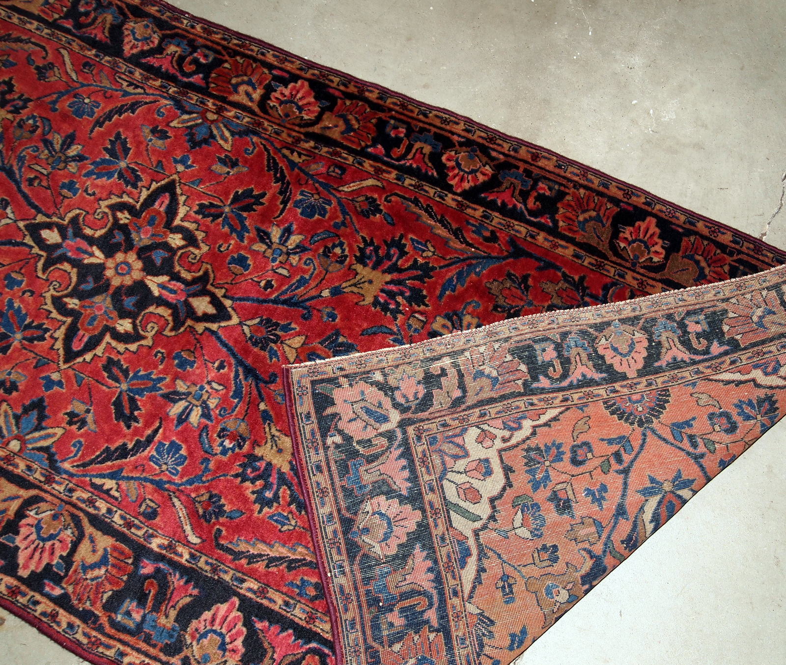 Handmade antique Persian Kashan rug, 1900s