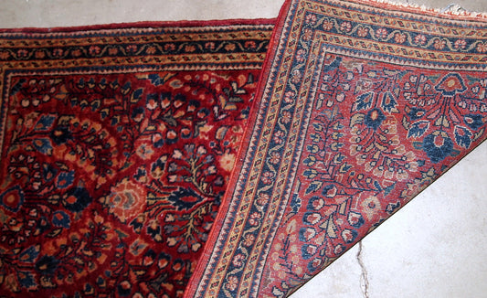 Handmade antique Persian Sarouk rug, 1920s