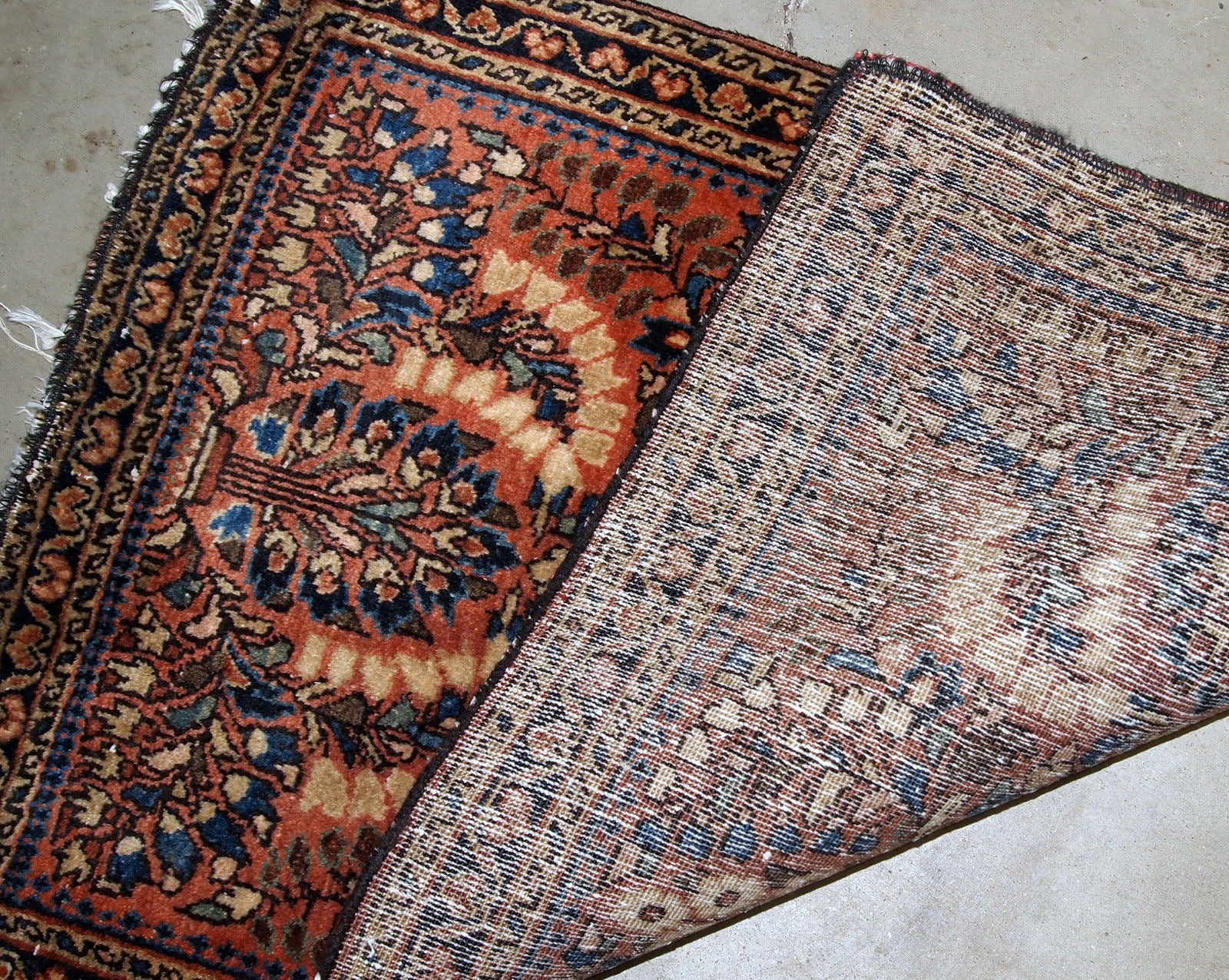 Handmade antique Persian Sarouk rug, 1920s