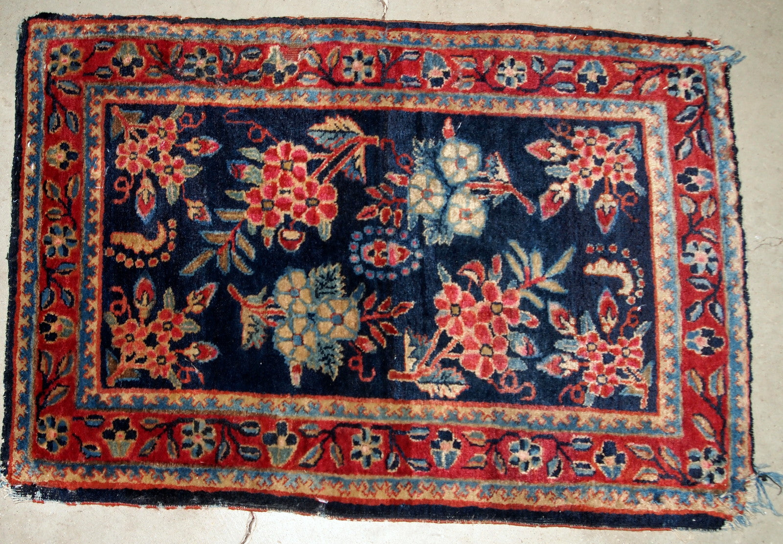 Handmade antique Persian Hamadan rug in original condition, the corners has some age signs. The rug is from the beginning of 20th century.