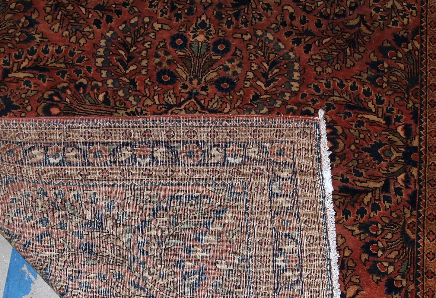 Handmade antique Persian Sarouk rug, 1920s