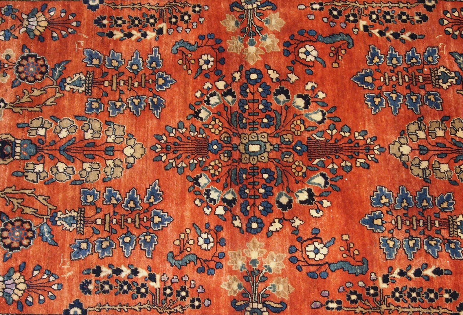 Handmade antique Persian Sarouk rug in original good condition. This rug is from the beginning of 20th century.