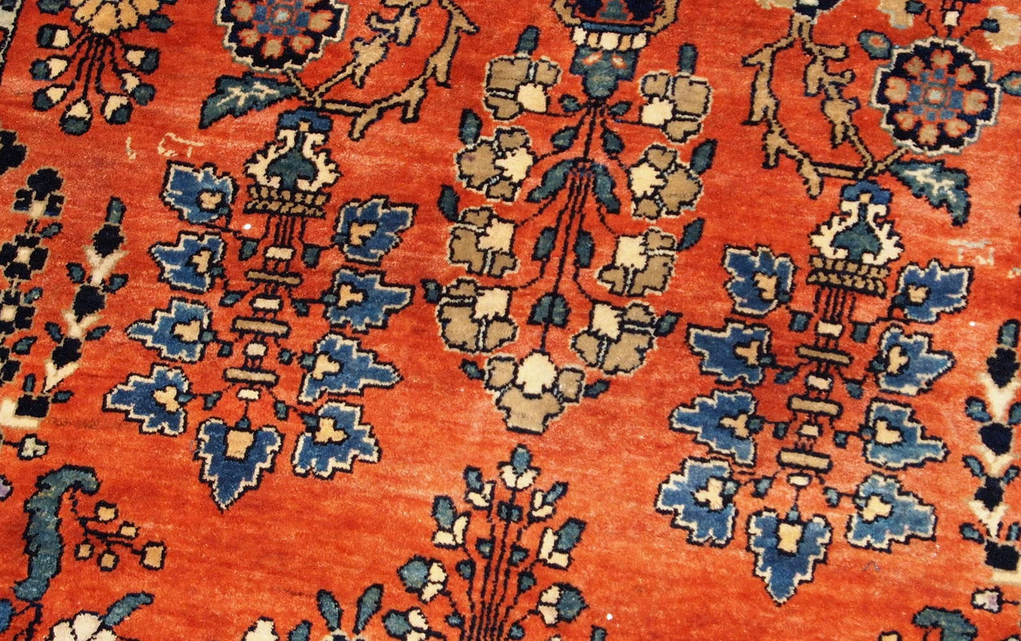 Handmade antique Persian Sarouk rug, 1900s