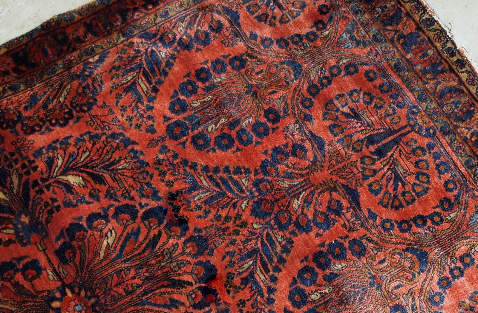 Handmade antique Persian Sarouk rug, 1920s