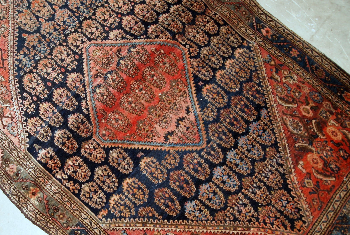 Handmade antique Persian Farahan rug in original good condition. The rug is from the beginning of 20th century made in floral and geometric designs.