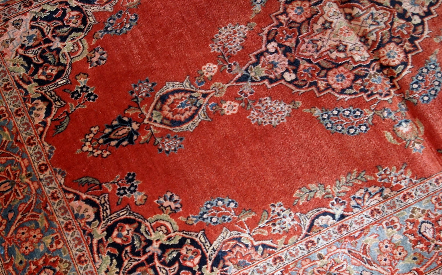 Handmade antique Persian Sarouk rug, 1910s