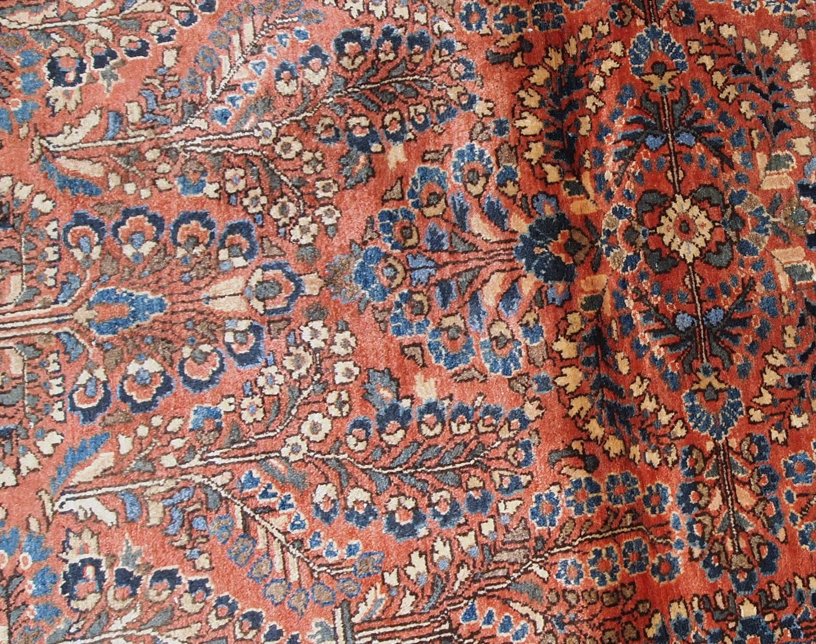 Handmade antique Persian Sarouk rug, 1920s