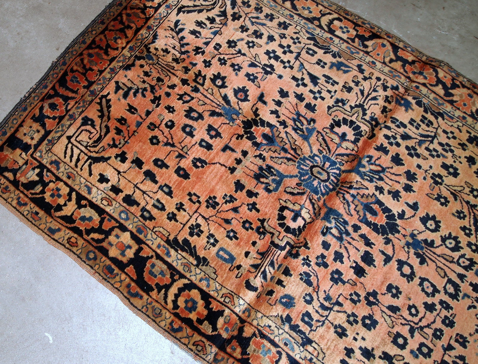 Handmade antique Persian Sarouk rug in original good condition. The rug is from the beginning of 20th century made in pale red wool.