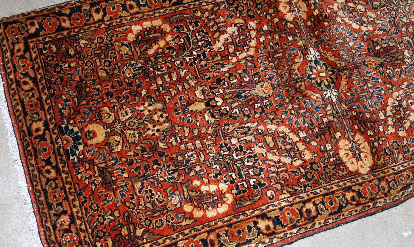 Handmade antique Persian Sarouk rug, 1920s