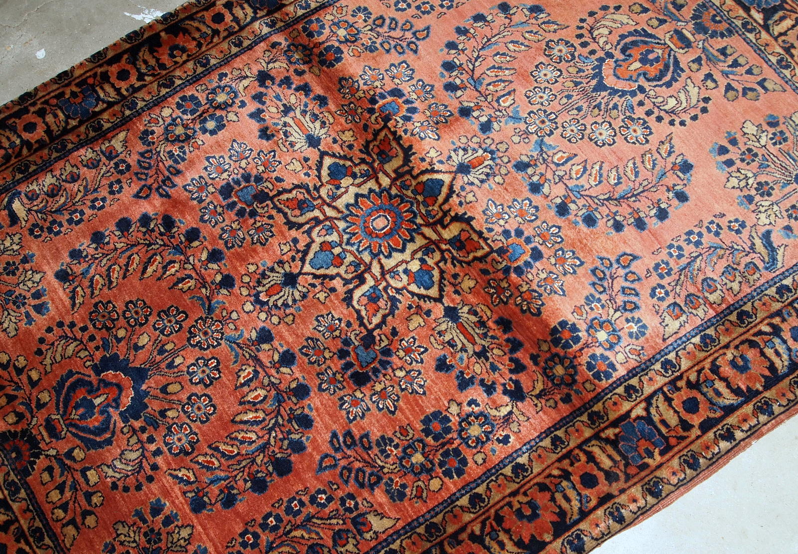 Handmade antique Persian Sarouk rug, 1920s