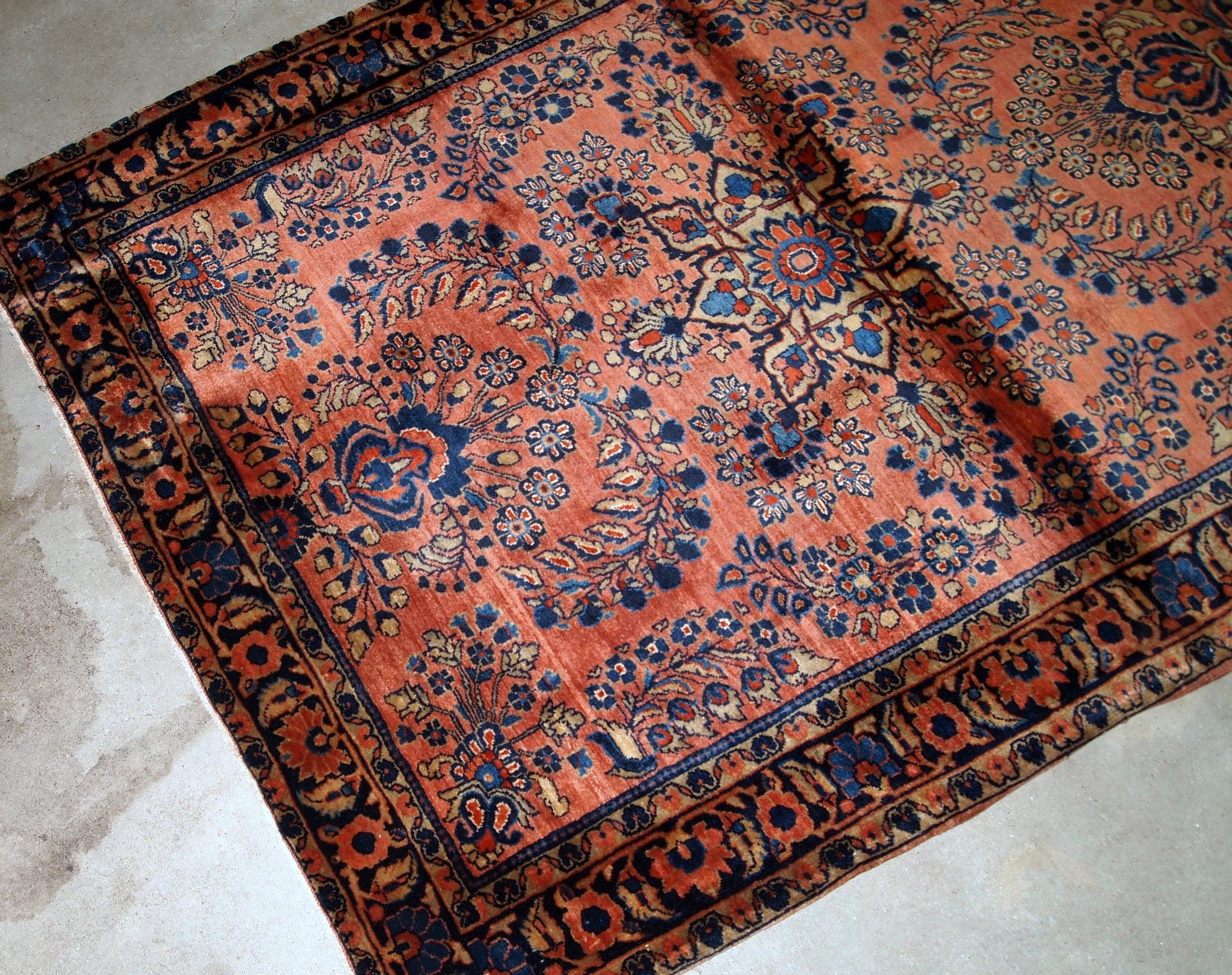 Handmade antique Persian Sarouk rug, 1920s