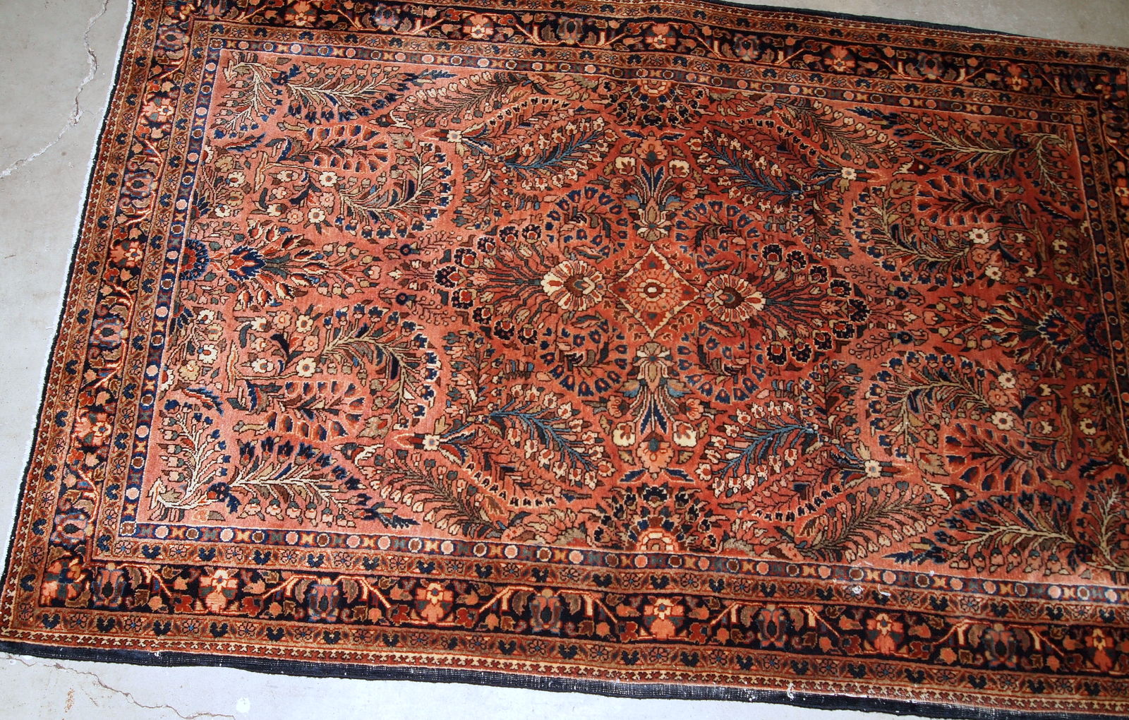 Handmade antique Persian Sarouk rug, 1920s