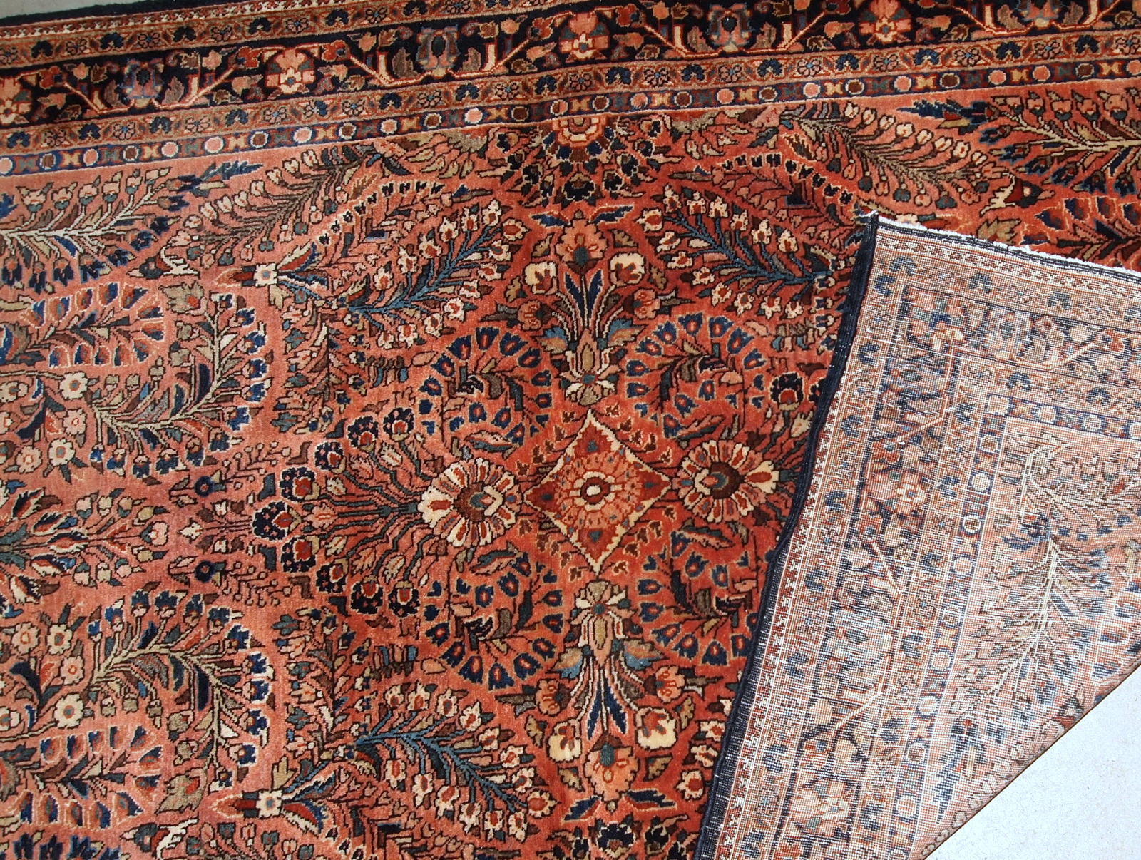 Handmade antique Persian Sarouk rug, 1920s