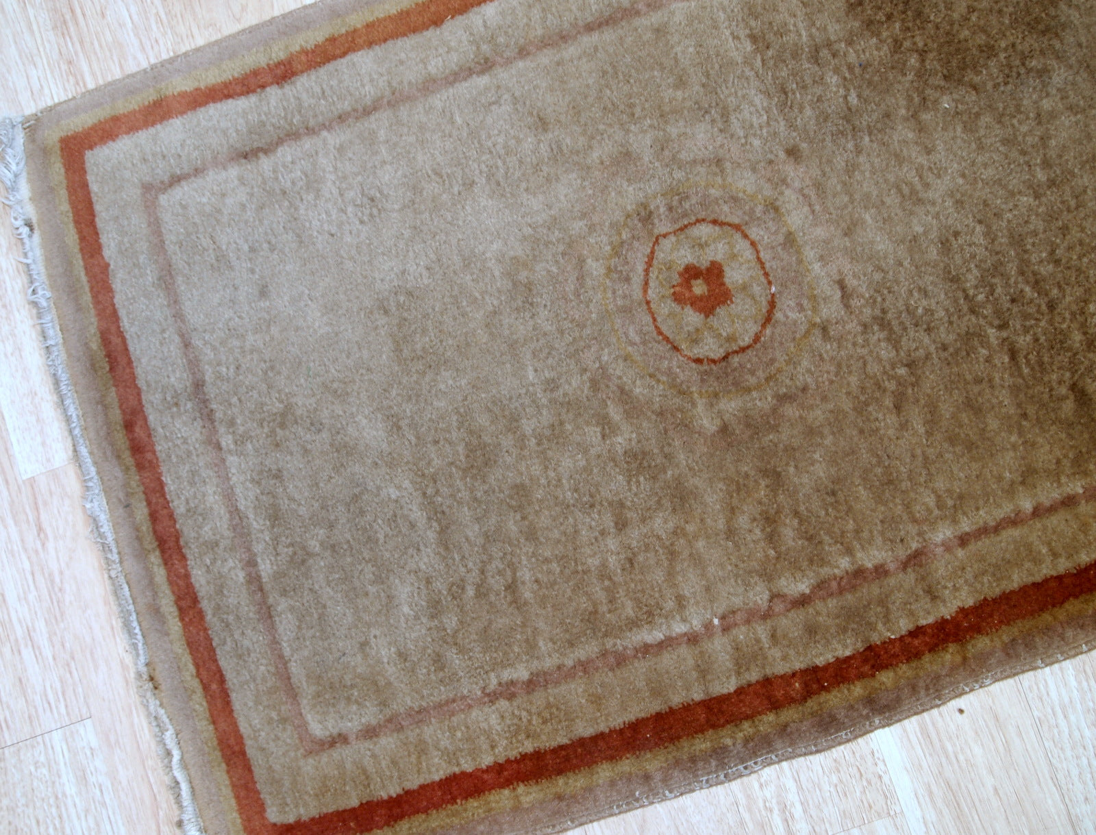 Handmade vintage Art Deco Chinese rug 1970s