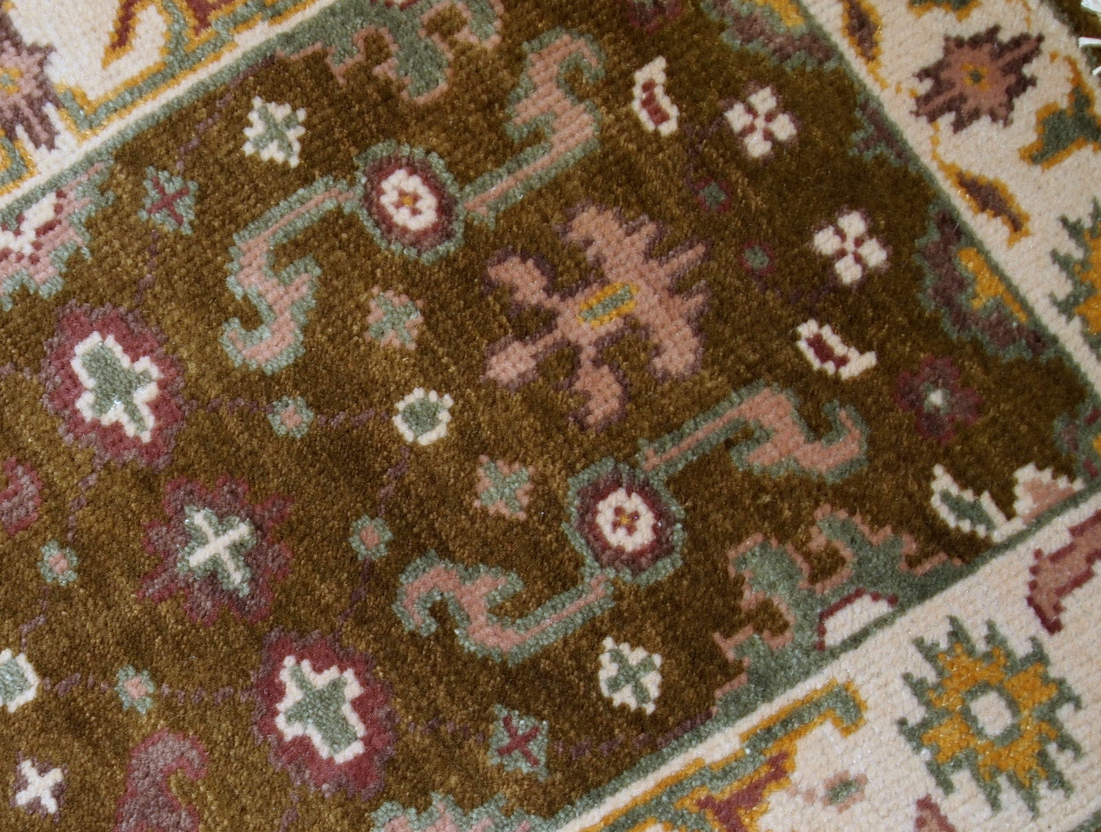 Handmade vintage Indo-Mahal mat in wool. The rug is from the end of 20th century in original good condition.