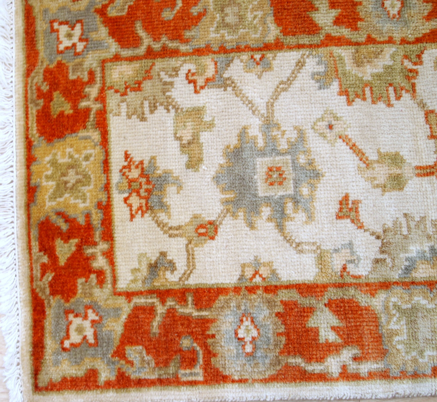 Handmade vintage Indo-Mahal rug 1980s