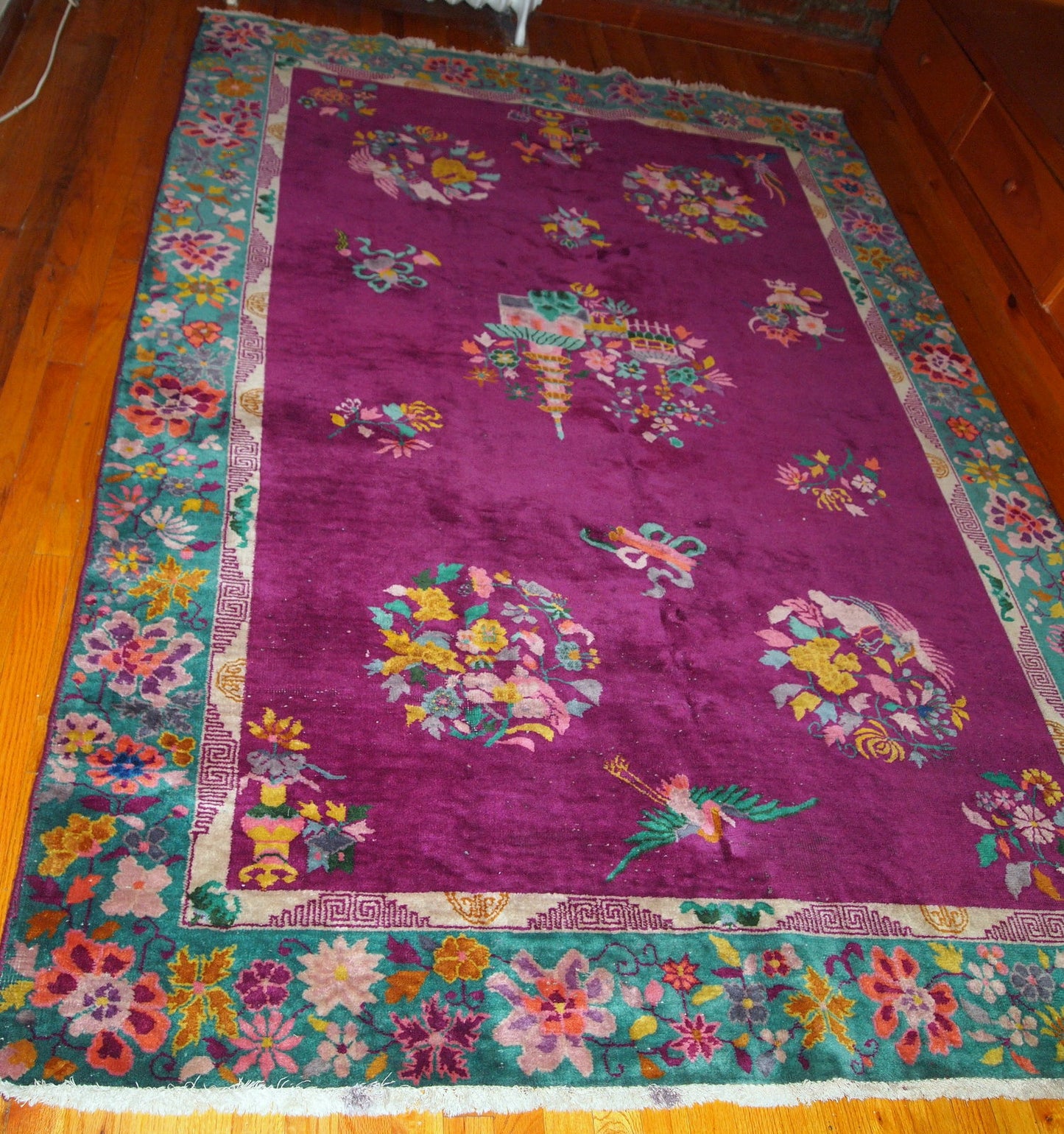 Handmade antique Art Deco Chinese rug in original good condition, the rug is from the beginning of 20th century. 