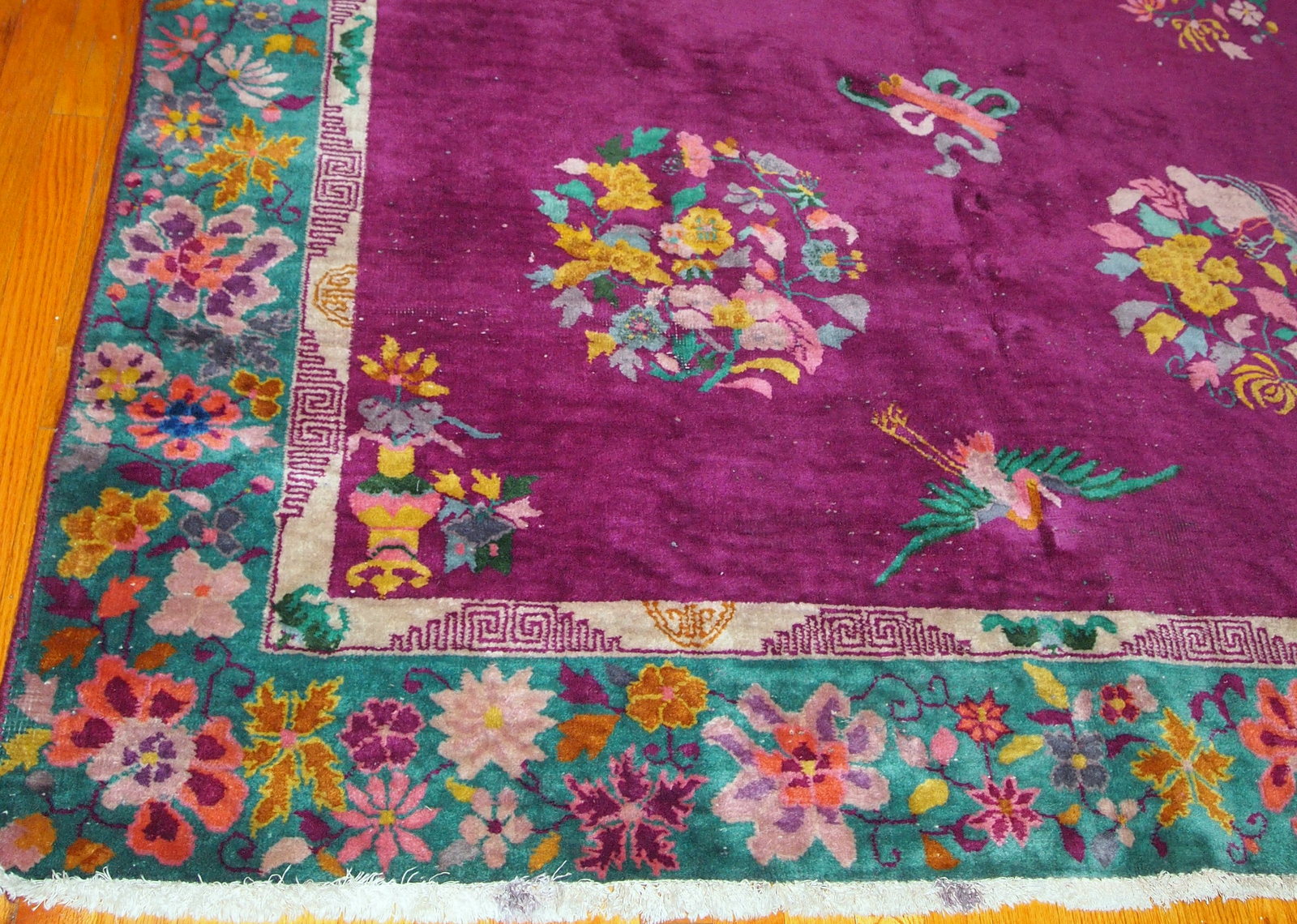 Handmade antique Art Deco Chinese rug in original good condition, the rug is from the beginning of 20th century. 