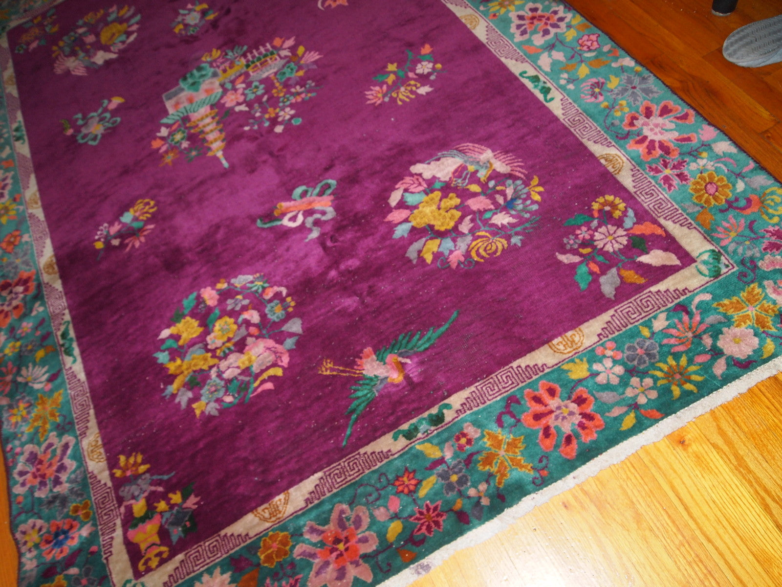 Handmade antique Art Deco Chinese rug in original good condition, the rug is from the beginning of 20th century. 