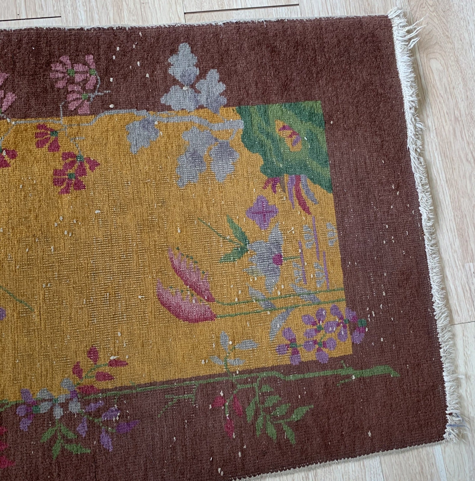 Handmade antique Art Deco Chinese rug in original condition, it has some low pile. The rug is from the beginning of 20th century. 