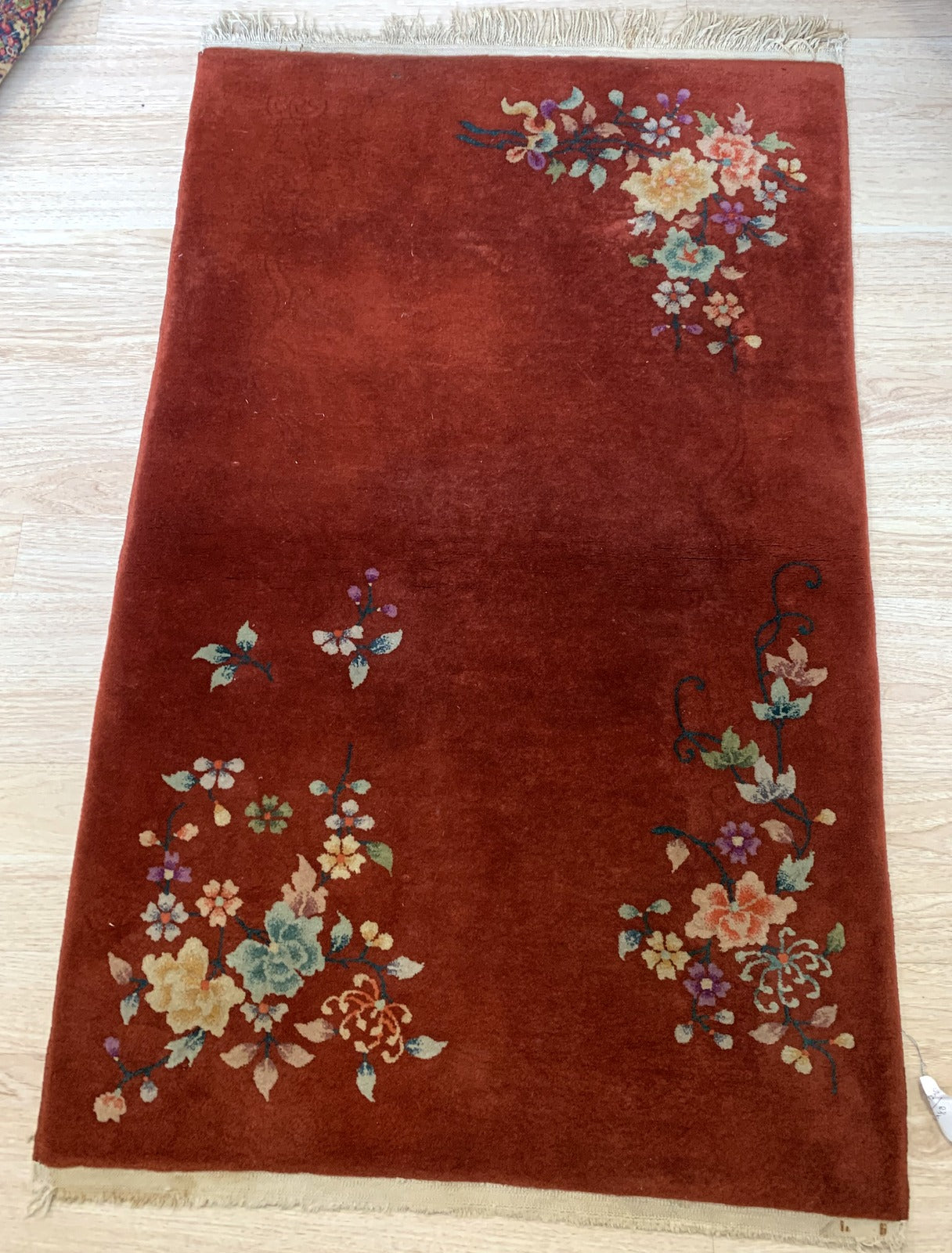Handmade antique Art Deco Chinese rug in original good condition. The rug is from the beginning of 20th century. 