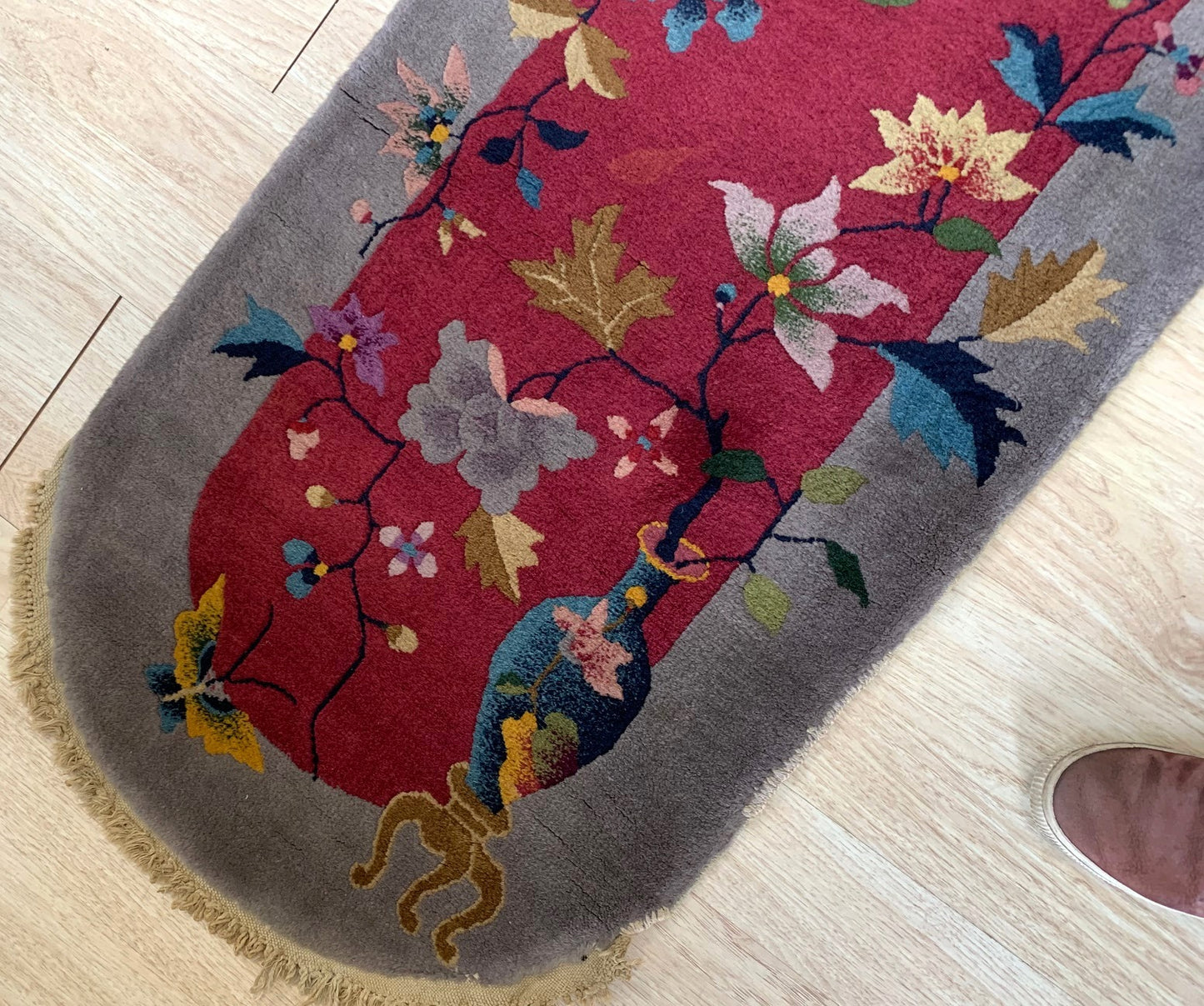 Handmade antique Art Deco Chinese oval rug in original good condition. The rug is from the beginning of 20th century.