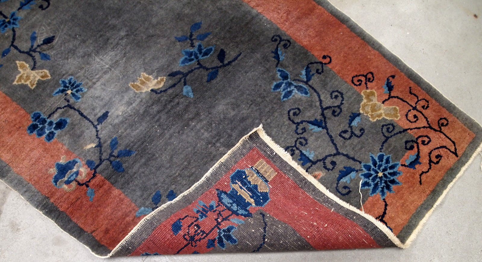 Handmade antique Art Deco Chinese rug 1920s