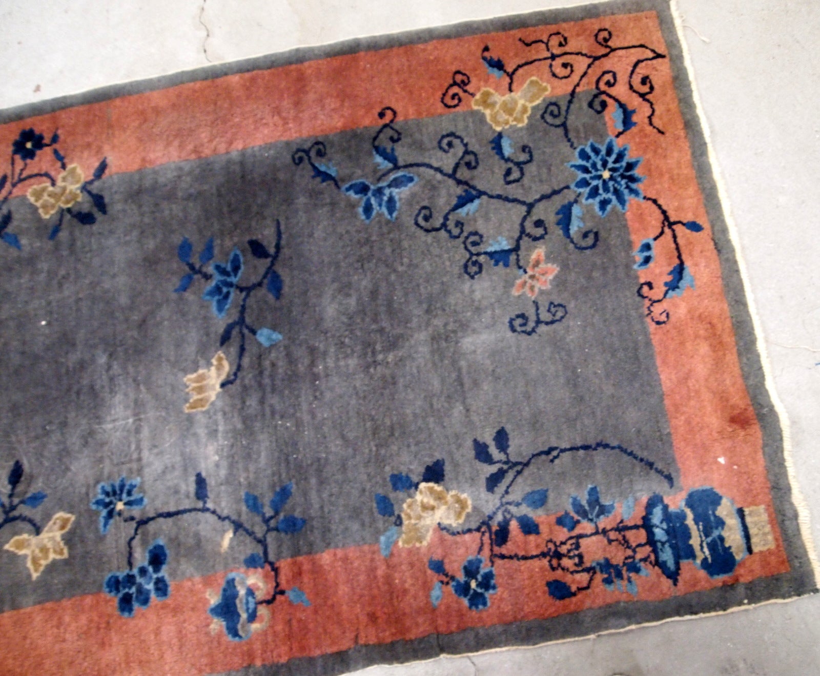 Handmade antique Art Deco Chinese rug 1920s