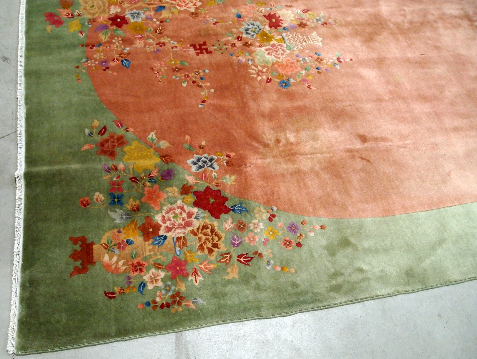 Handmade antique Art Deco Chinese rug 1920s