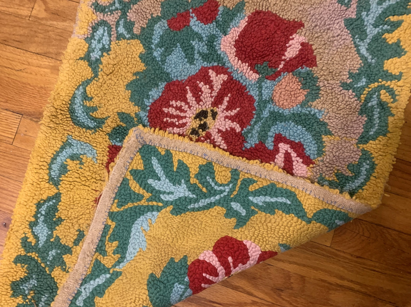 Handmade vintage American Hooked rug 1960s