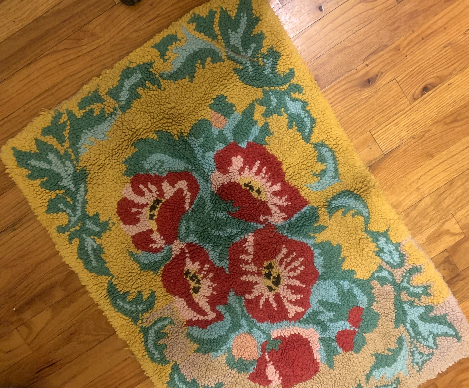 Handmade vintage American Hooked rug 1960s