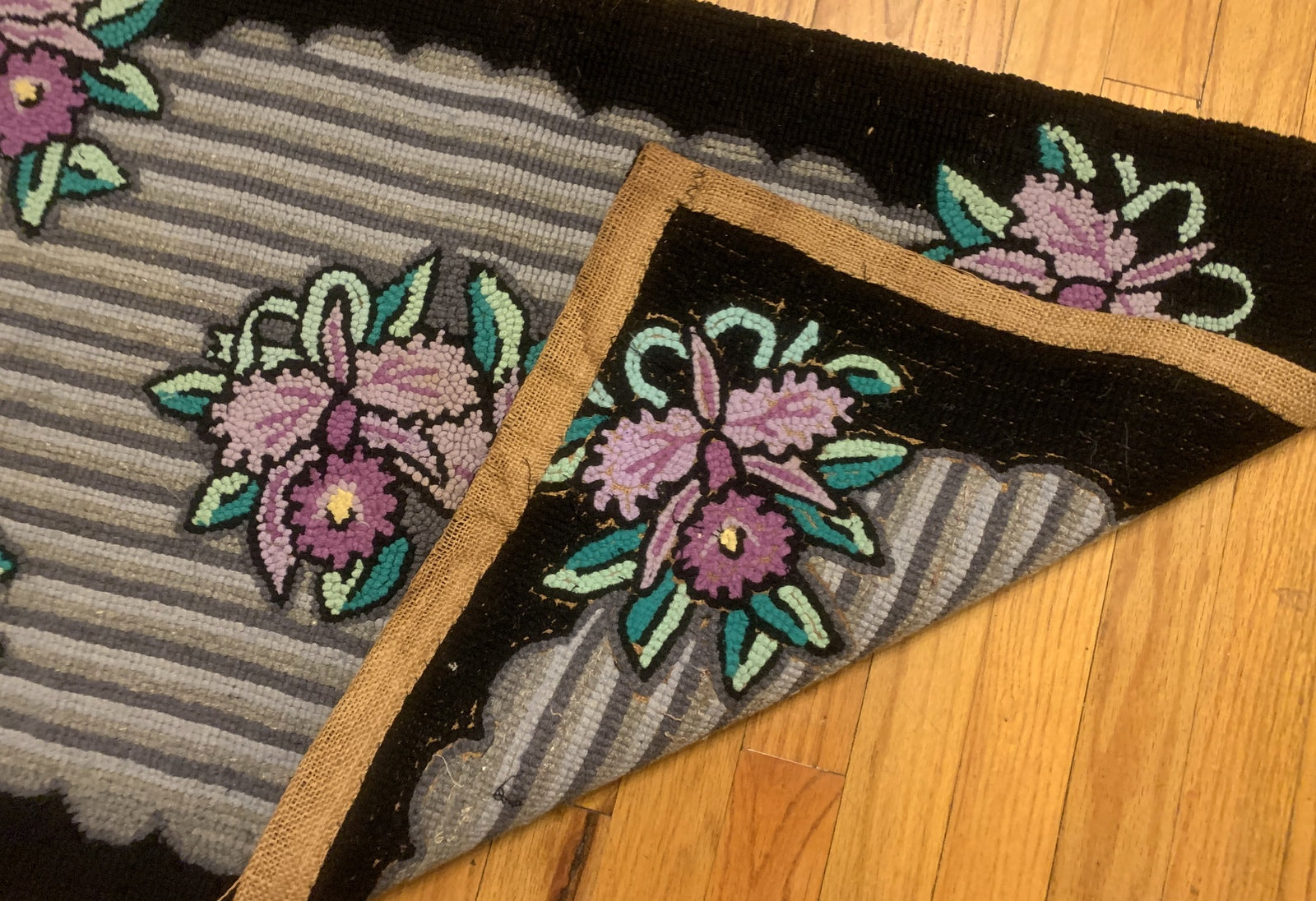 Handmade antique American Hooked rug 1910s