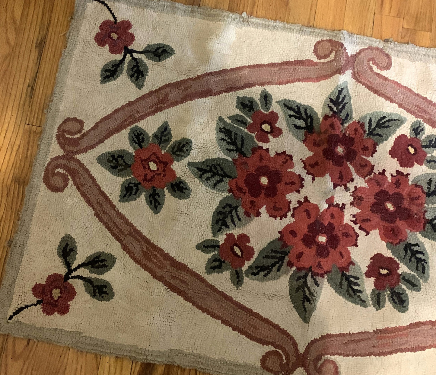 Handmade antique American Hooked rug 1900s