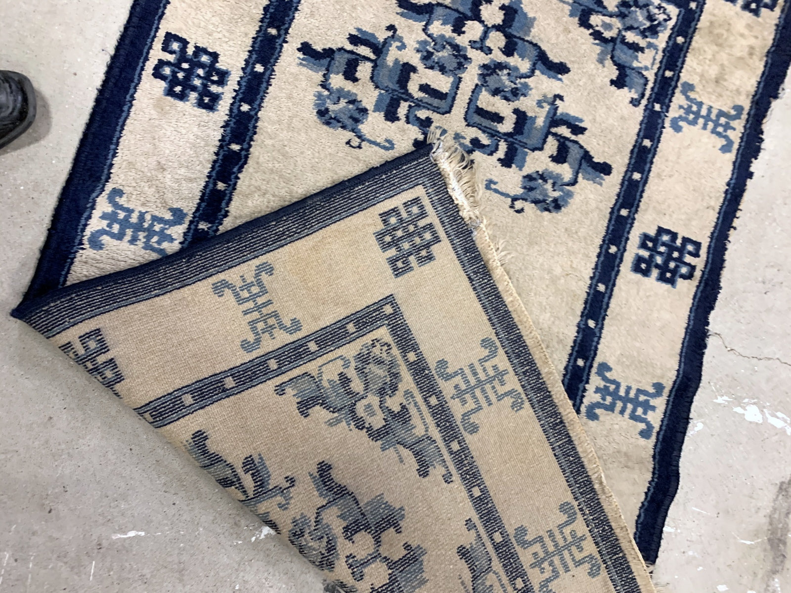 Handmade antique Peking Chinese rug 1900s