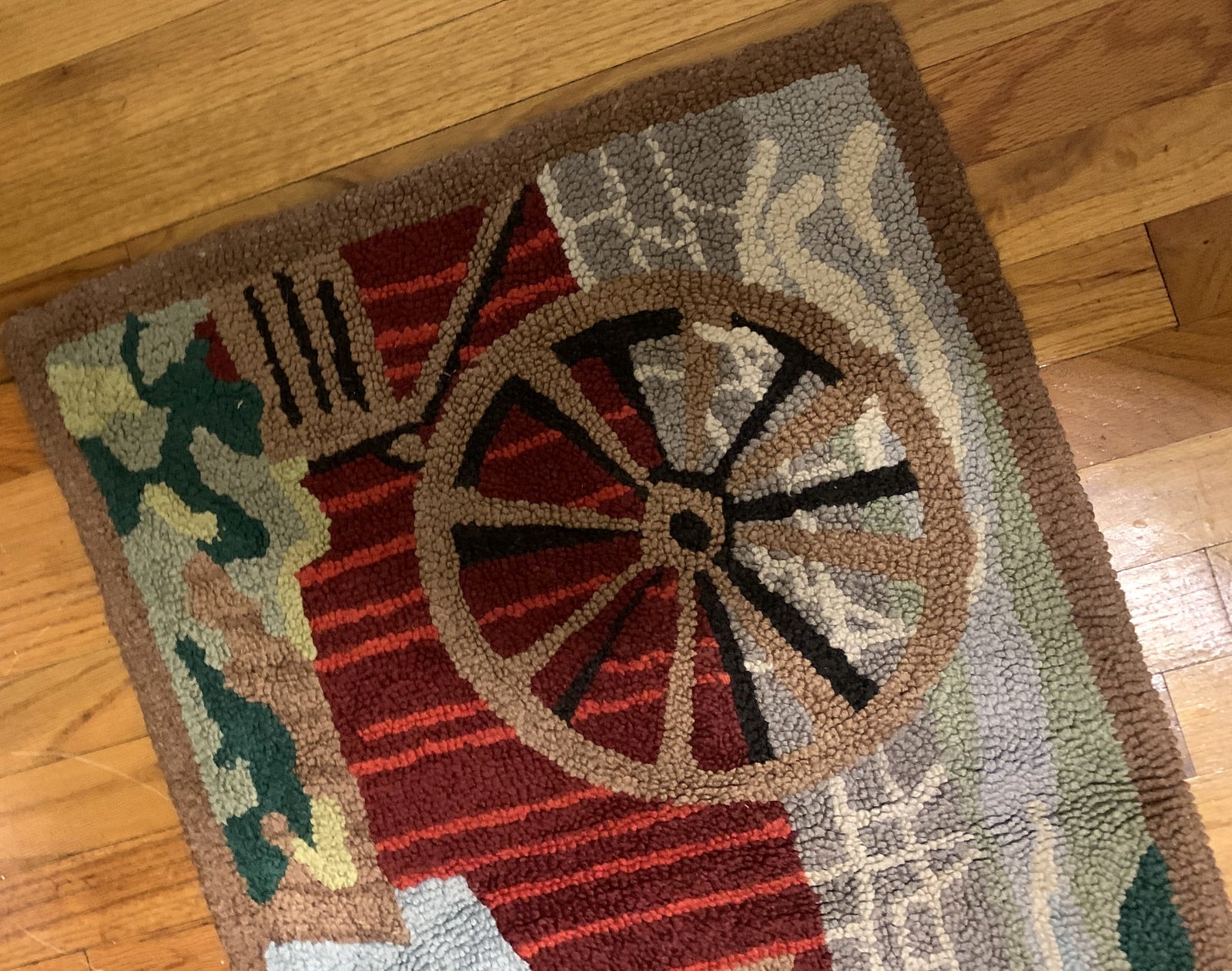 Handmade antique American Hooked rug 1930s