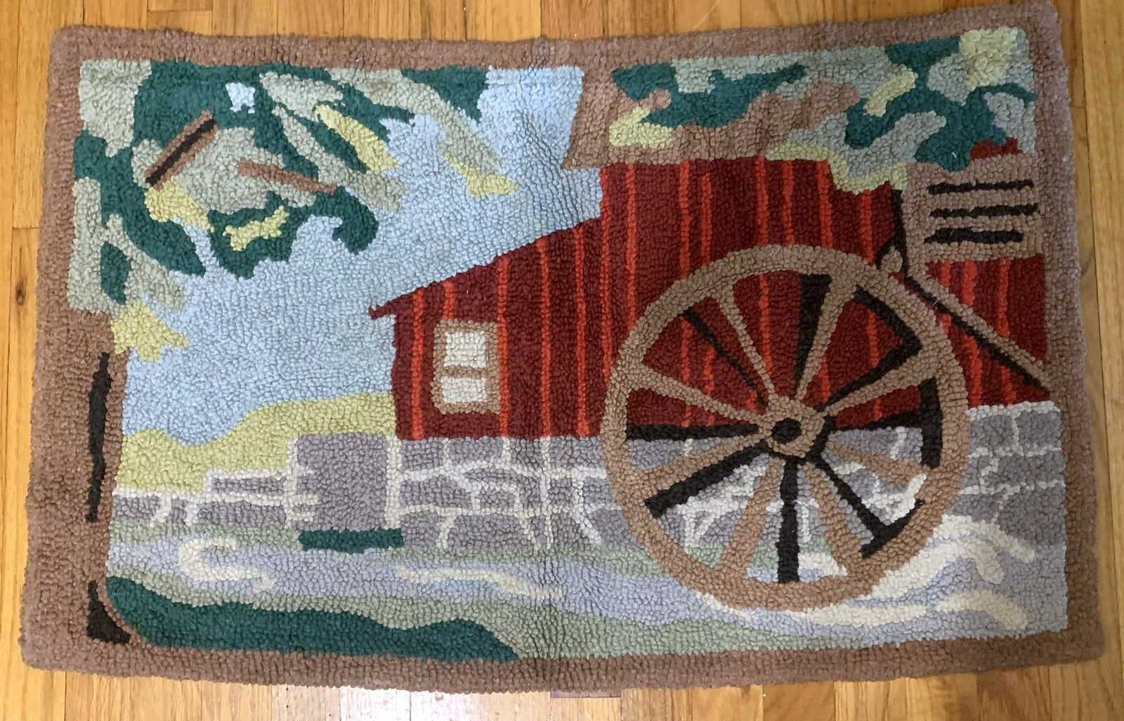 Handmade antique American Hooked rug in colorful shades. The rug is from the beginning of 20th century in original good condition. 