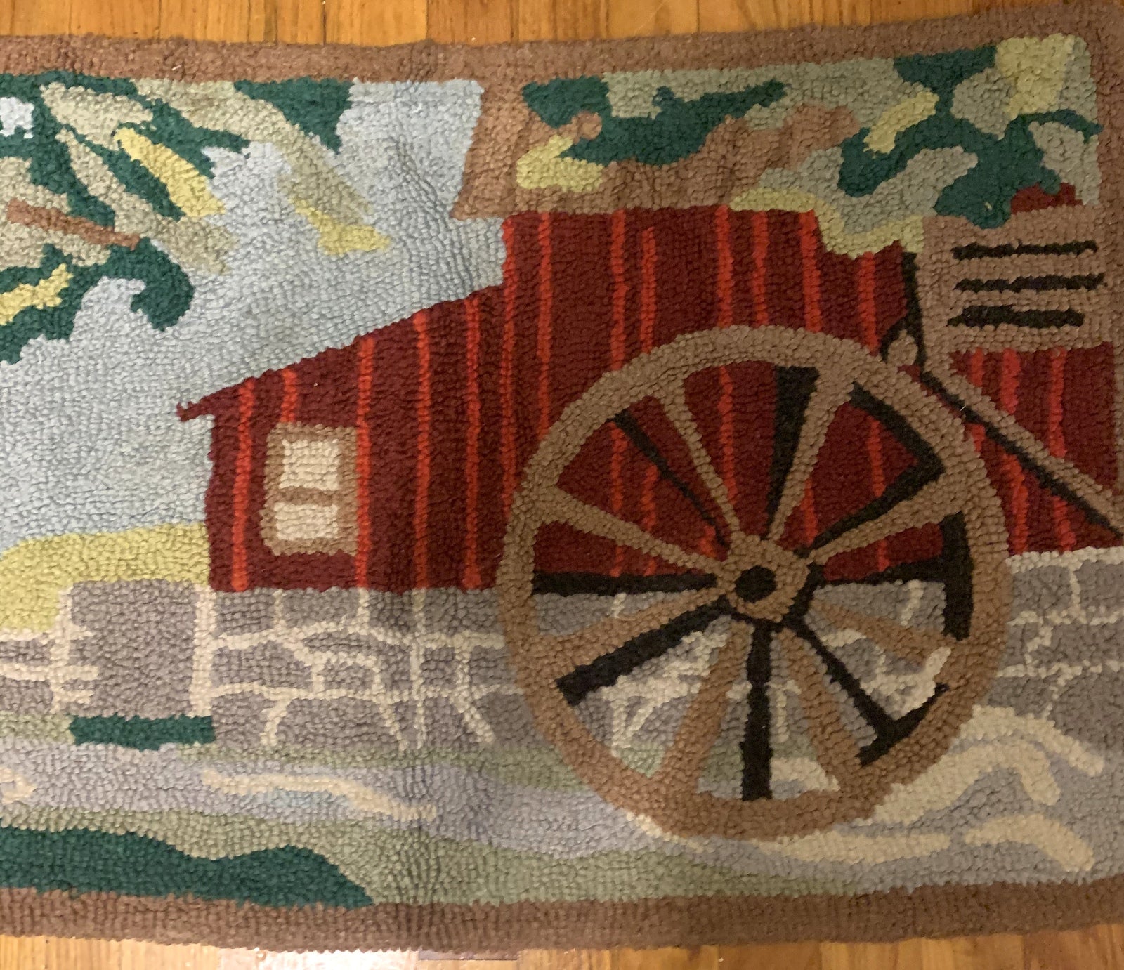 Handmade antique American Hooked rug in colorful shades. The rug is from the beginning of 20th century in original good condition. 
