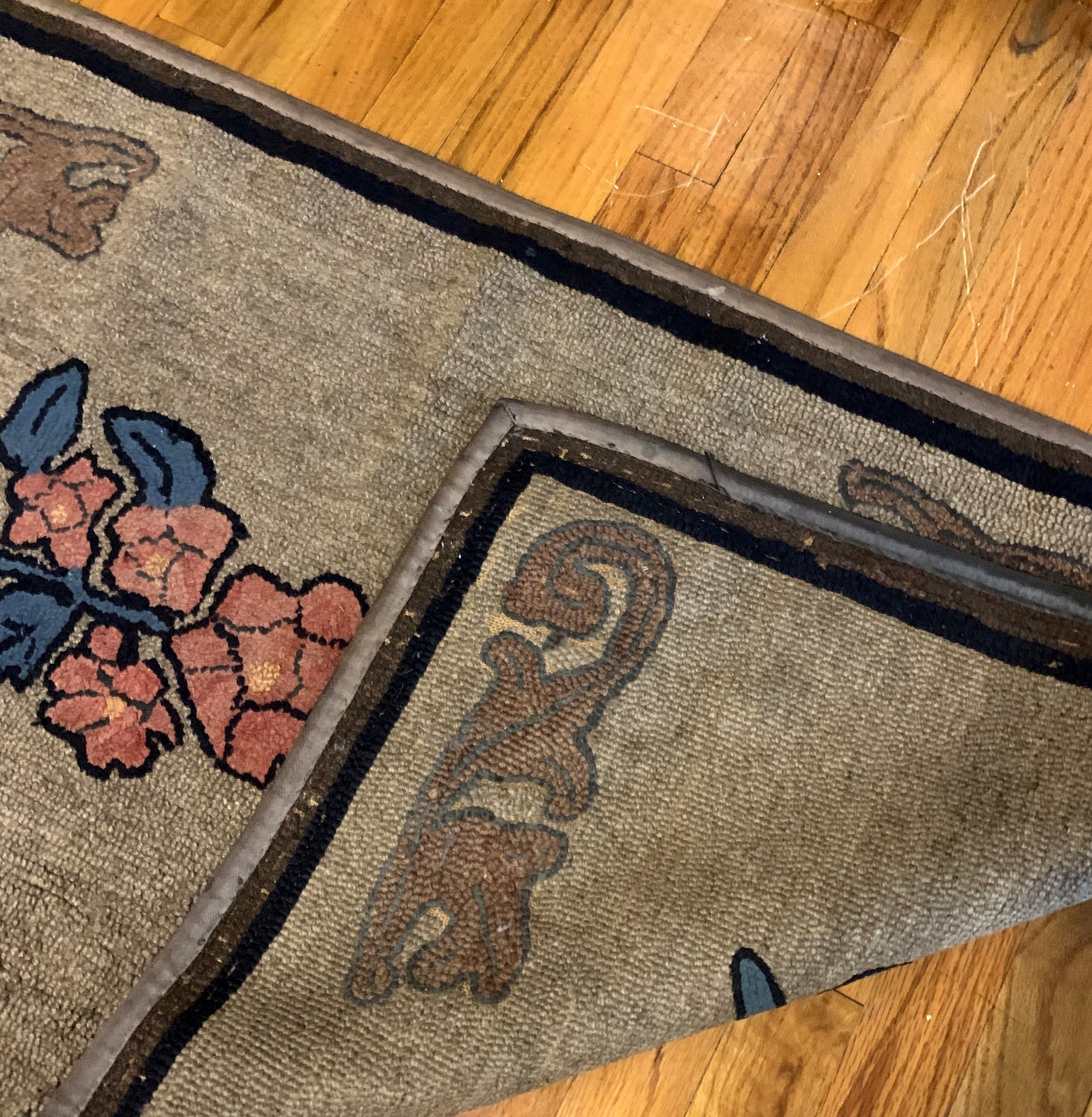 Handmade antique American Hooked rug 1900s